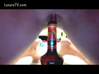 [ Animal XXX Tube ] A wench who masturbates with a bottle